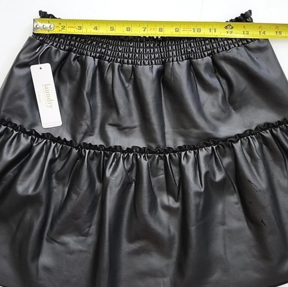 Laundry By Shelli Segal Black Mini Faux Leather Skirt Smocked  Waist Size Medium - Picture 12 of 12